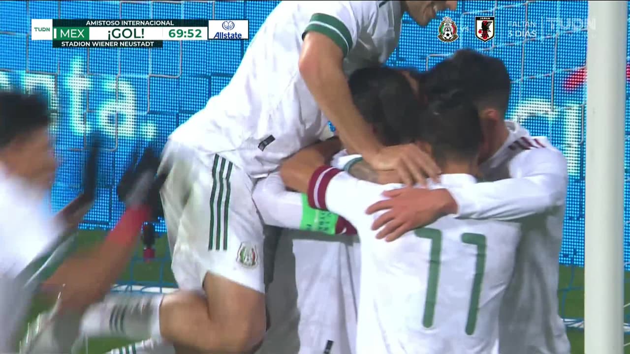 ¡GOOOL! Carlos Salcedo anota para México.