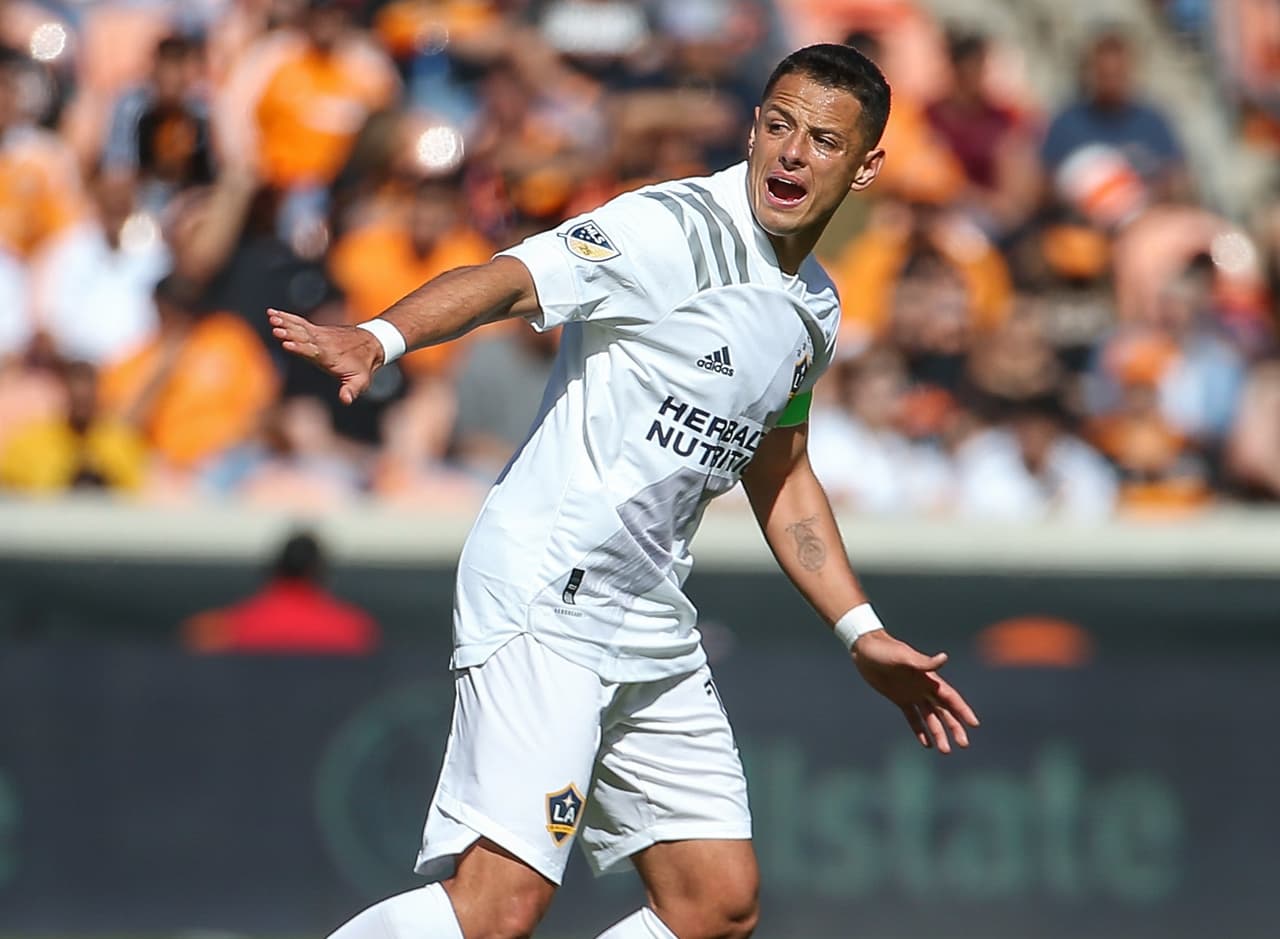 Una de cal y una de arena en LA Galaxy: 'Chicharito' lesionado, 'Jona' convocado