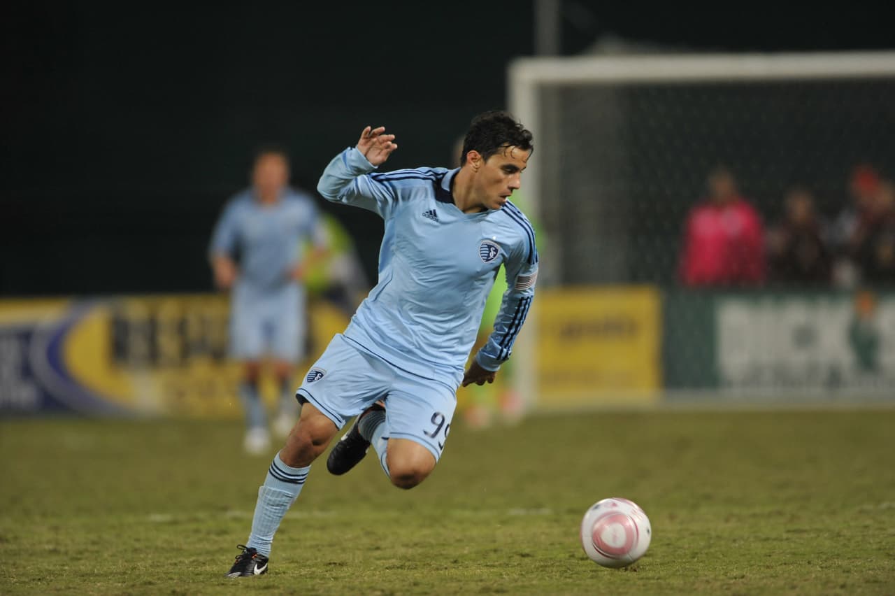 Durante su paso por Sporting Kansas de la MLS fue Bota de Oro y el Mejor Latino en esa liga en 2011.