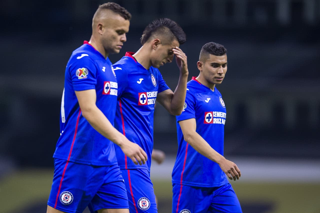 Durante el medio tiempo, los futbolistas de Cruz Azul no creían lo que pasaba.