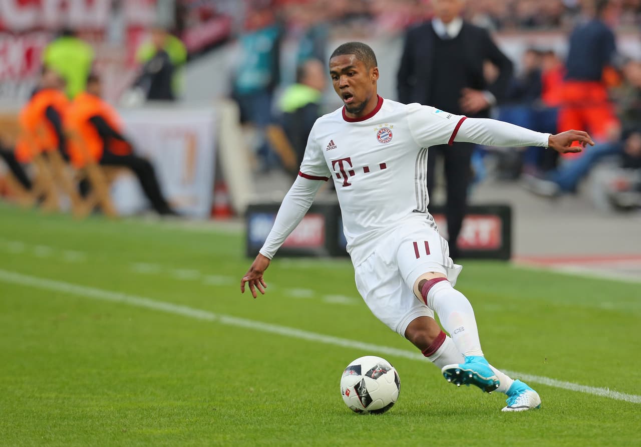 LEVERKUSEN, GERMANY - APRIL 15: Douglas Costa of Munich controls the ball during the Bundesliga match between Bayer 04 Leverkusen and Bayern Muenchen at BayArena on April 15, 2017 in Leverkusen, Germany. (Photo by TF-Images/Getty Images)