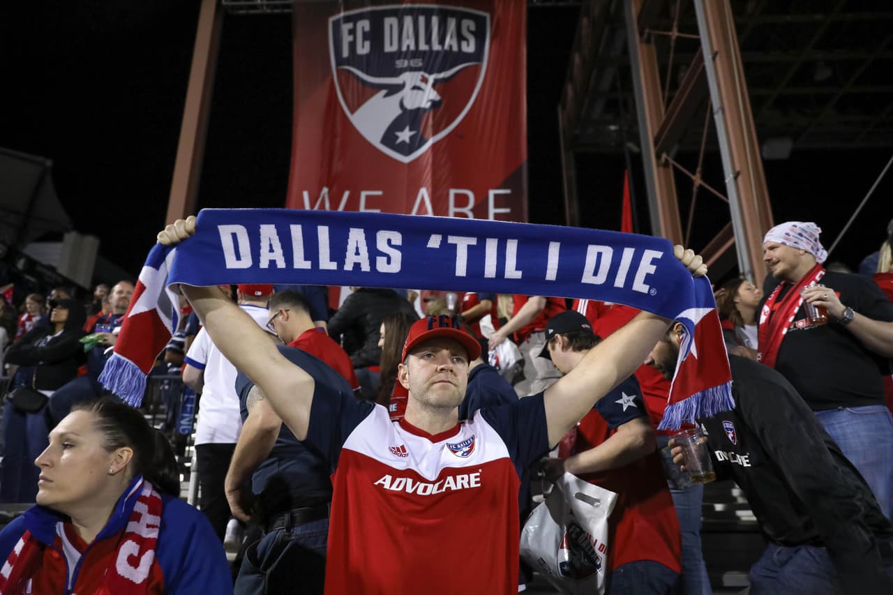 El cuadro texano consiguió de manera providencial el empate 1-1 sobre el final del encuentro ante RSL. Los hinchas del norte del estado de Texas jamás dejaron de alentar. (USA Today Images)