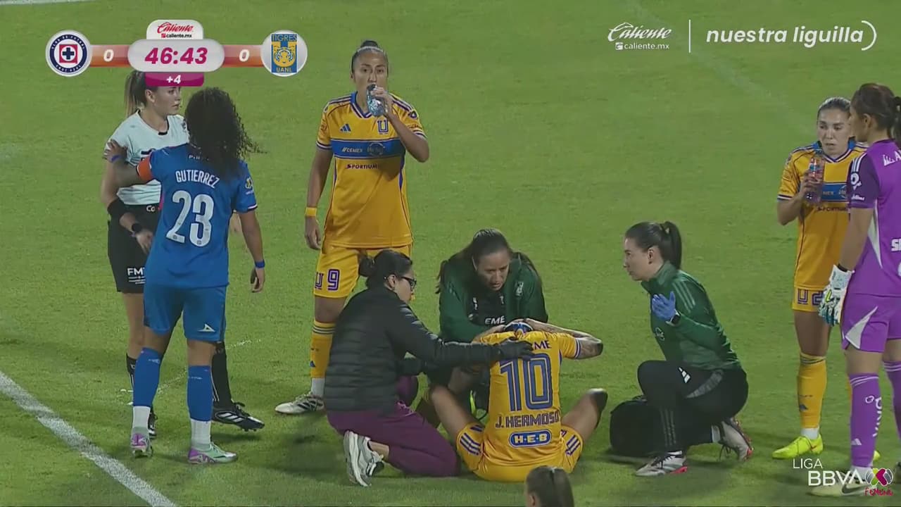 ¡En el rostro no! Jennifer Hermiso recibe pelotazo