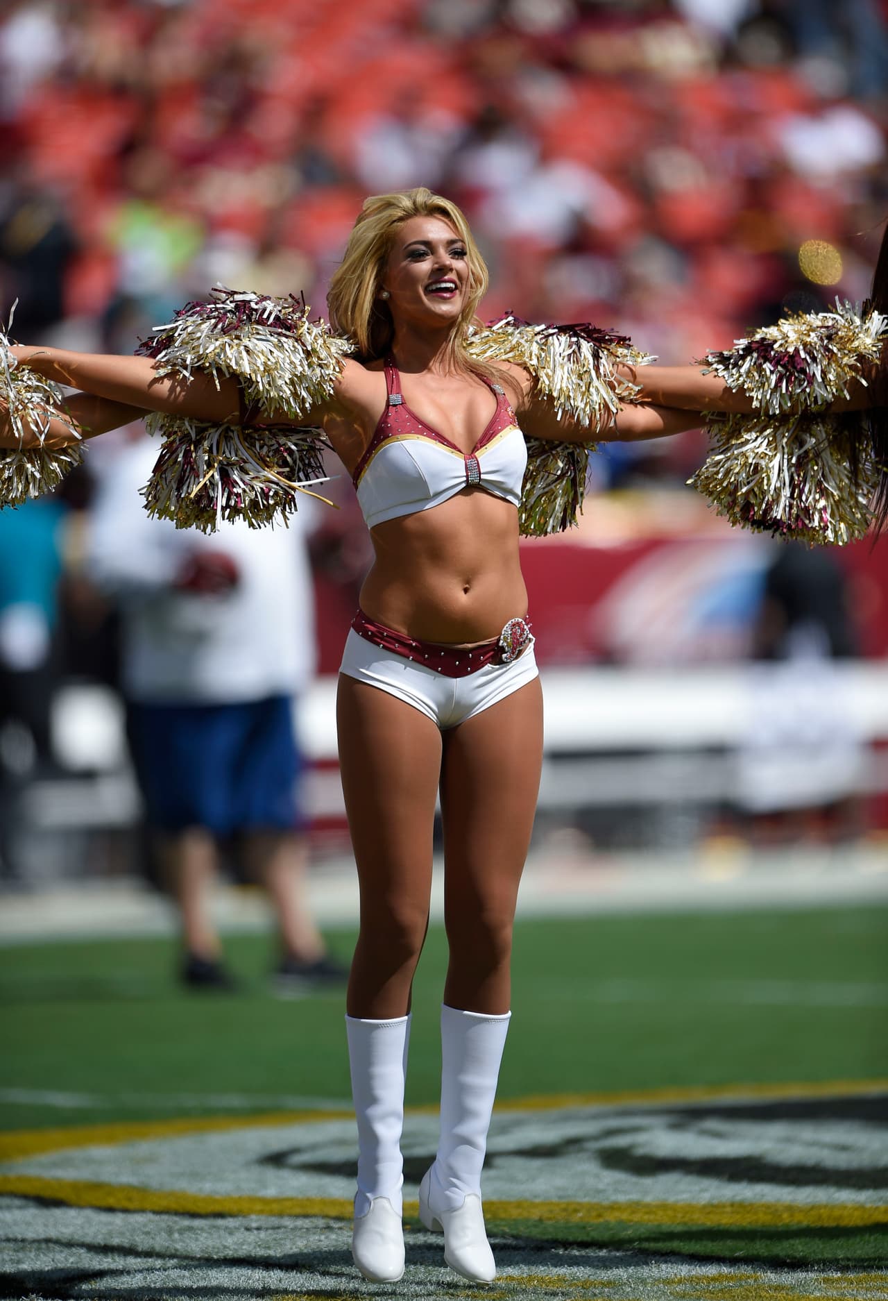 Ella es Kirsten, una belleza de segundo año de las Washington Redskins que podrás disfrutar con sus mejores tomas.
