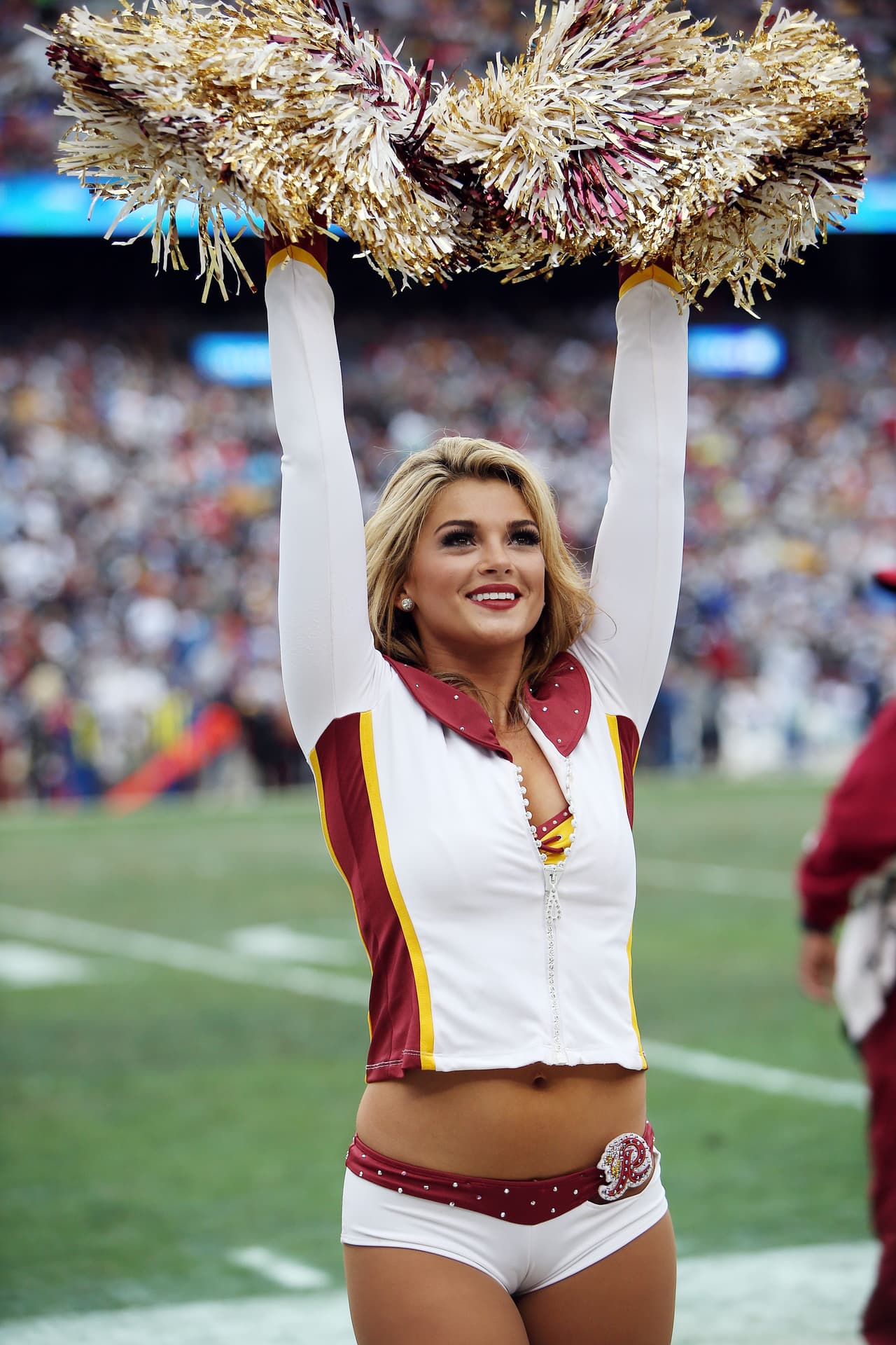 Ella es Kirsten, una belleza de segundo año de las Washington Redskins que podrás disfrutar con sus mejores tomas.