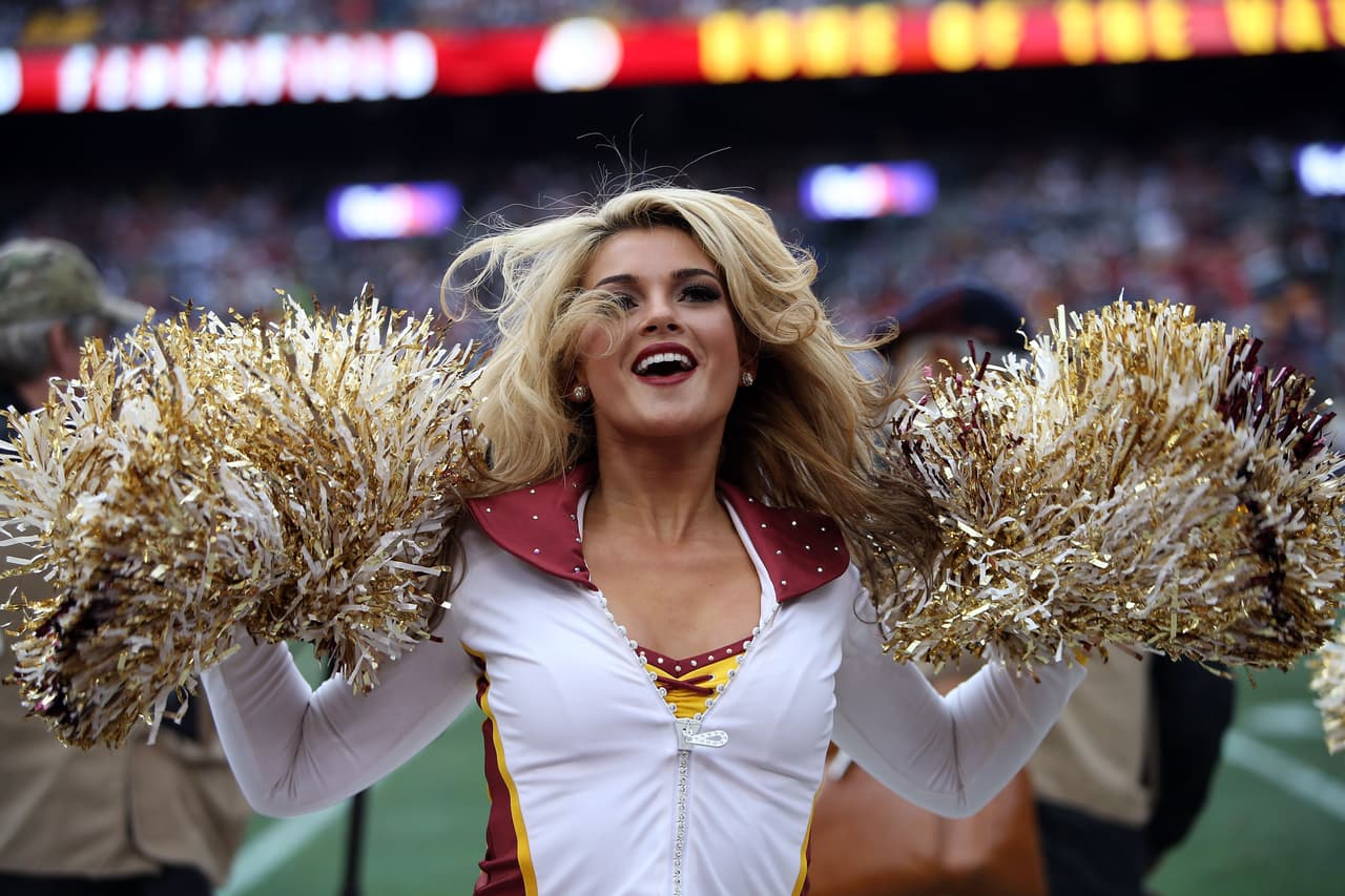 Ella es Kirsten, una belleza de segundo año de las Washington Redskins que podrás disfrutar con sus mejores tomas.