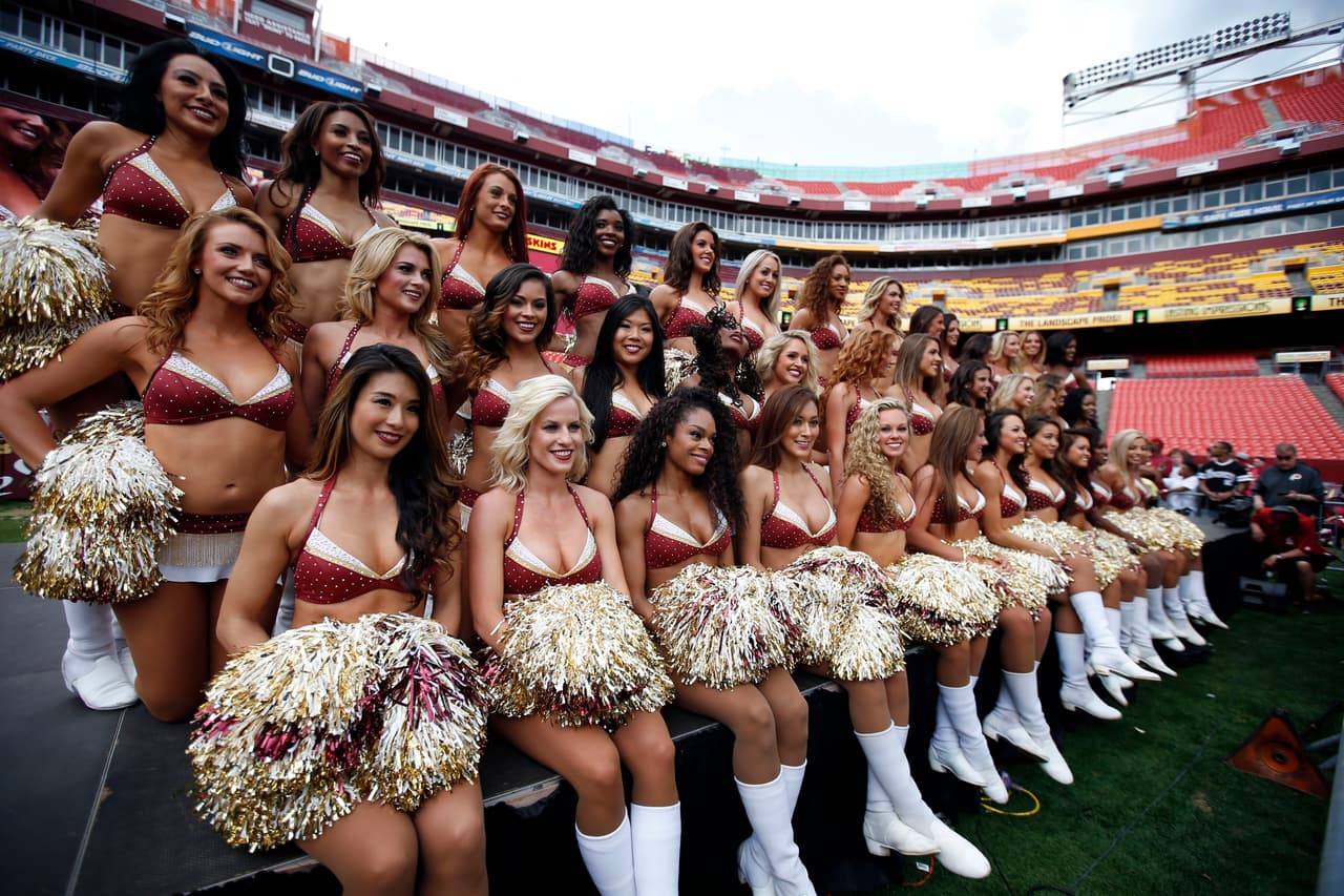 Ella es Kirsten, una belleza de segundo año de las Washington Redskins que podrás disfrutar con sus mejores tomas.