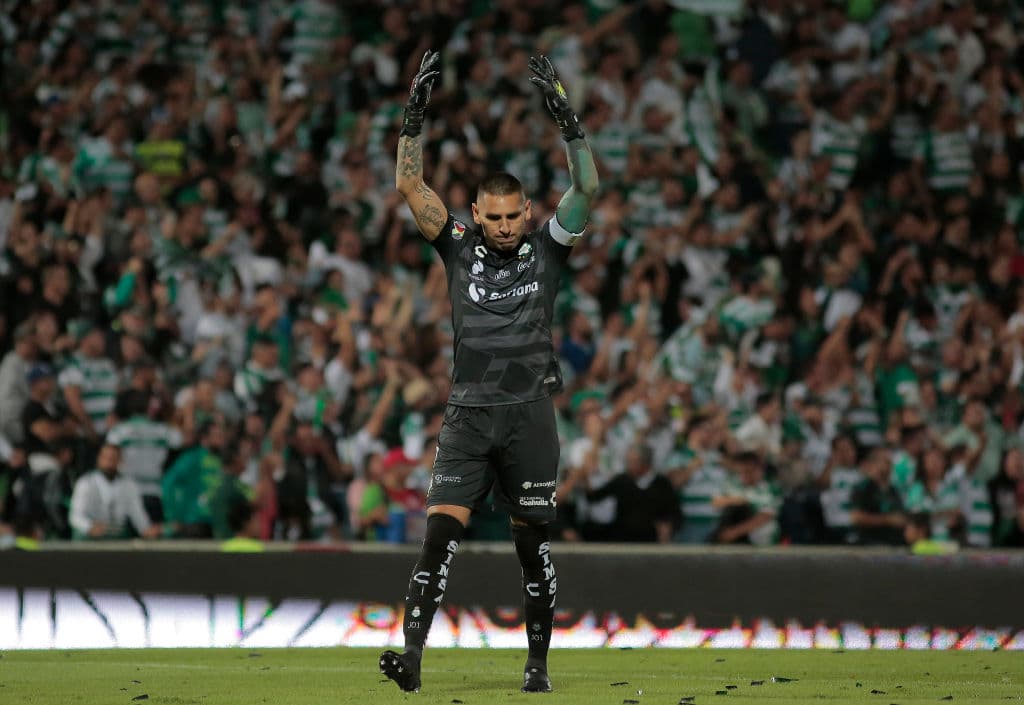 Jonathan Orozco hace frente a insultos en redes sociales