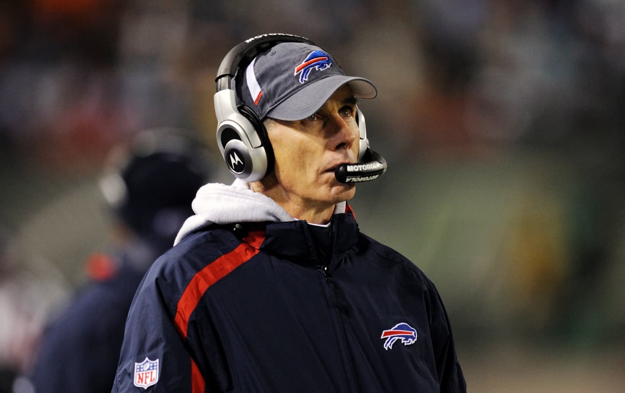 11.- Dick Jauron (Bills (2006-09).- En cuatro campañas en Buffalo, Jauron sufrió la elección de J.P. Losman como quarterback en la primera ronda y nunca pudo dirigir un equipo ganador, tres temporadas consecutivas de 7-9 fueron seguidas de un inicio de 3-6 en 2009 para ser despedido con fija global de 24-33 (AP-NFL).