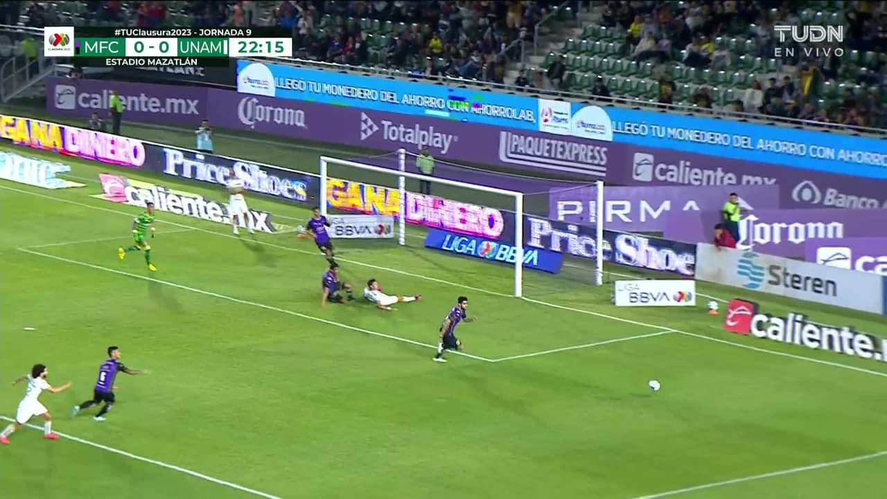 ¡TIRO ATAJADO! disparo por Gustavo del Prete.