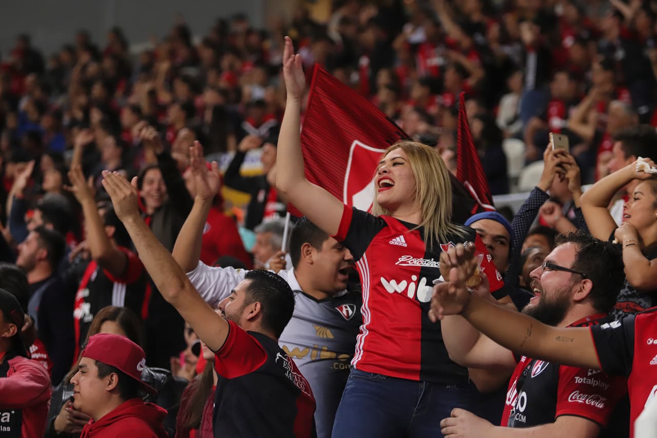 La afición local alistaba la celebración pero quedaban más emociones en tierra tapatía.