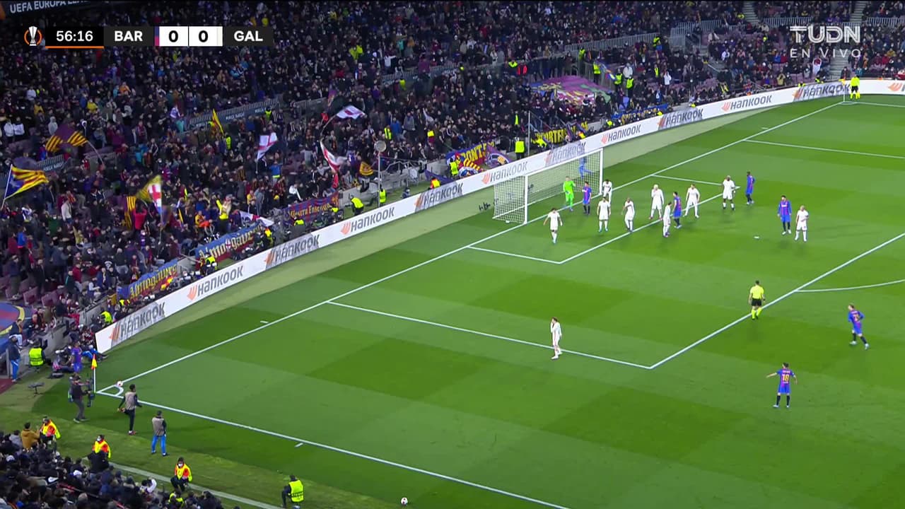 ¡TIRO ATAJADO! disparo por Sergio Busquets.