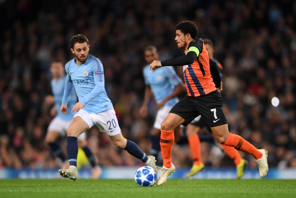 A pesar de la enorme diferencia de nóminas el equipo ucraniano empezó con buena intención el partido, incluso tratando de generar ocasiones de gol. Pero esta iniciativa fue efímera.