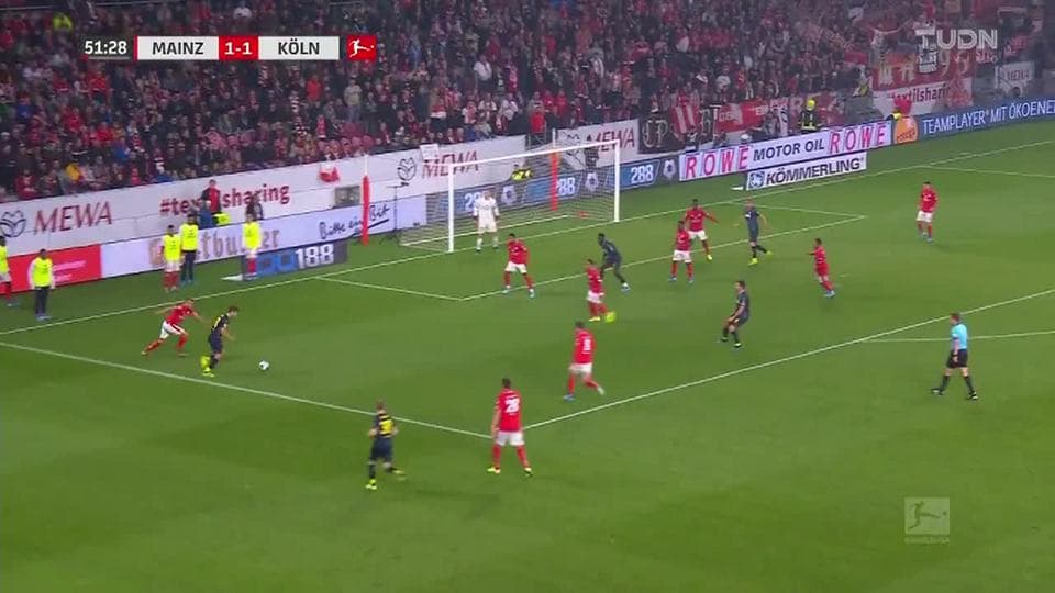 Tiro de esquina para 1. FC Köln