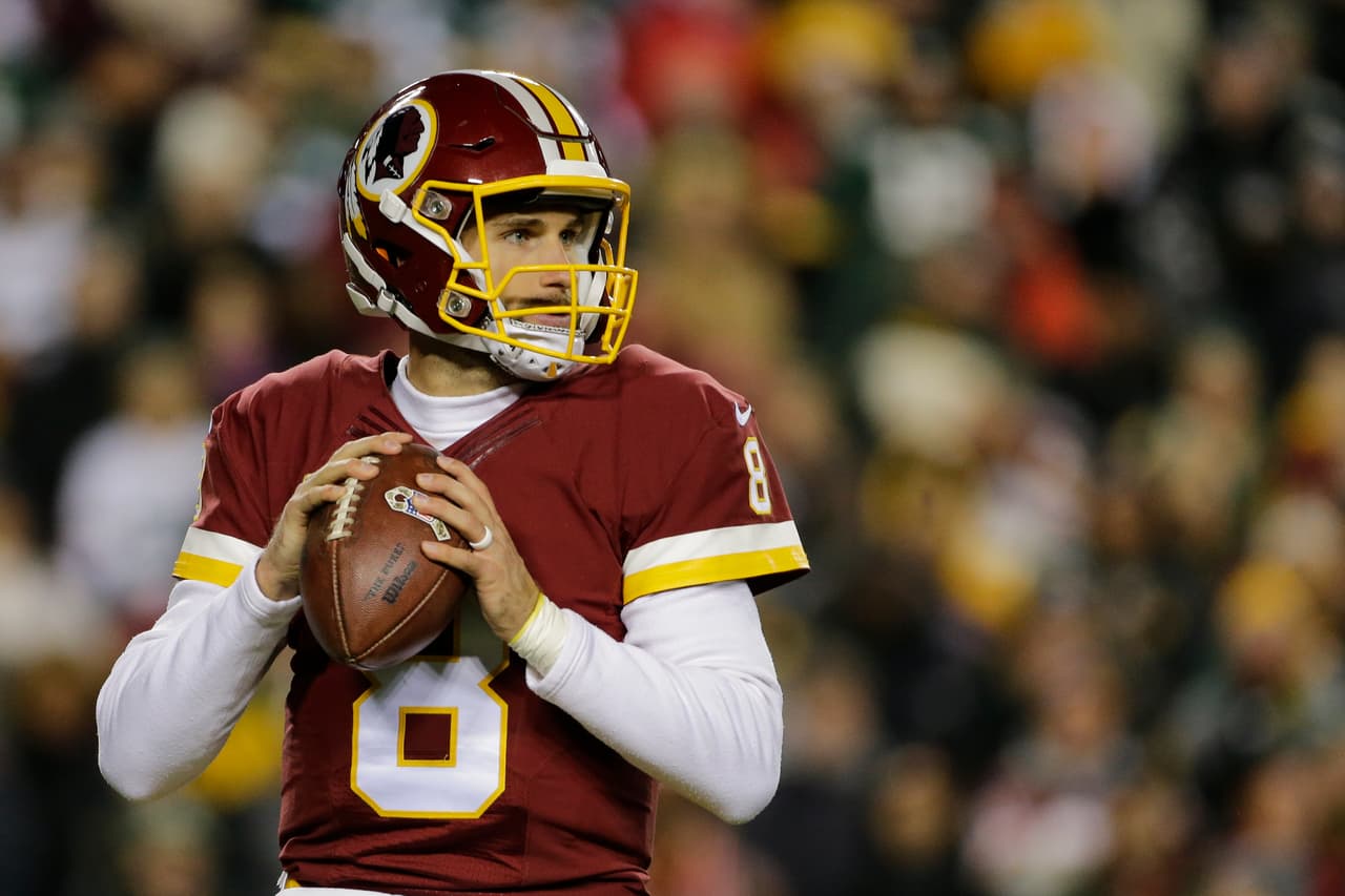 <a href="http://www.nfl.com/player/kirkcousins/2532820/profile">Kirk Cousins</a> y su ataque aéreo están en llamas y no muestran ningún signo de desaceleración. No miren ahora, pero los Redskins cuentan con
<a href="http://www.nfl.com/stats/categorystats?tabSeq=2&offensiveStatisticCategory=TEAM_PASSING&conference=ALL&role=TM&season=2016&seasonType=REG&d-447263-s=PASSING_NET_YARDS_GAME_AVG&d-447263-o=2&d-447263-n=1">la segunda mejor ofensiva aérea en la liga</a>.
<a href="http://www.nfl.com/player/jamisoncrowder/2552415/profile">Jamison Crowder</a>, quien encabeza al equipo con 725 yardas por aire y seis recepciones de touchdown, ha surgido como una sorpresa absoluta en su segundo año.