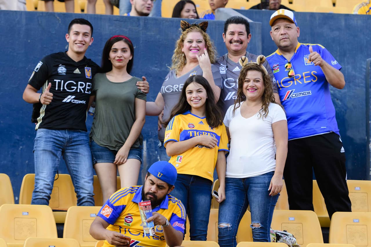 Fanáticos del Tigres de la UANL aguardan el inicio del partido contra el Club León por la jornada 1 de la Liga MX Apertura 2018.