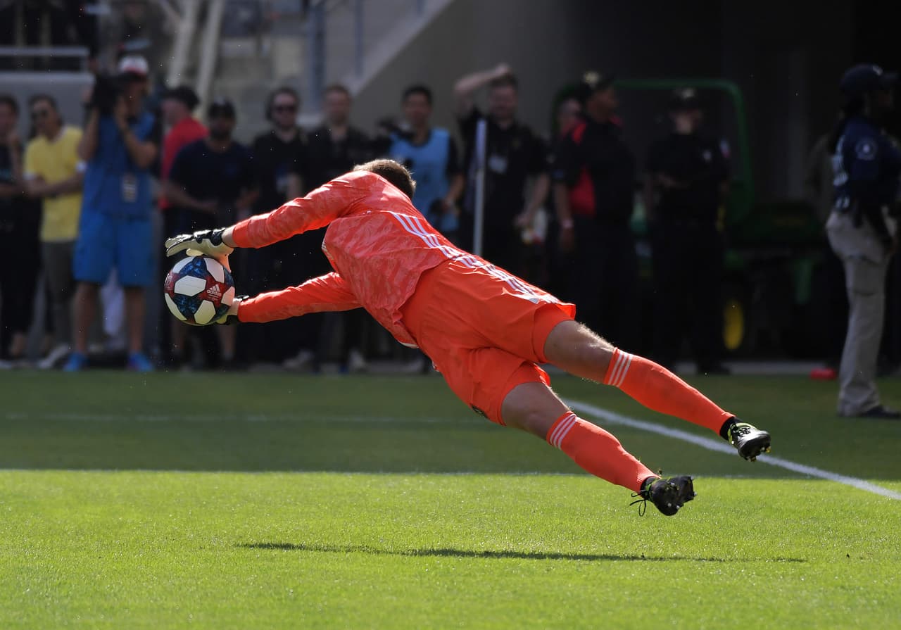 Nuevamente el arquero Tyler Miller fue garantía bajo los tres palos de LAFC para asegurar la victoria.