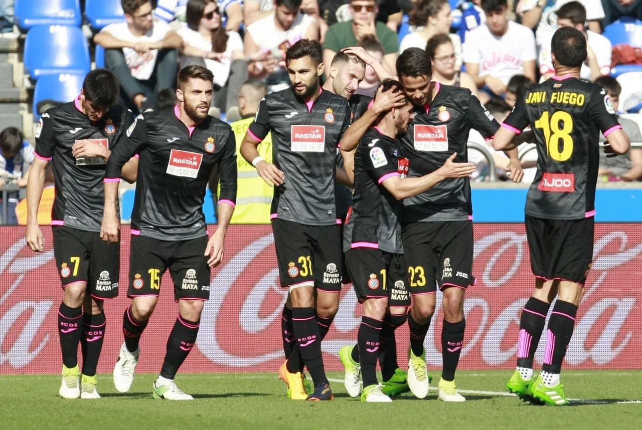 Los 'periquitos' superaron al Deportivo La Coruña por 2-1 en condición de visitantes gracias a las anotaciones de Léo Baptistão y Gerard Moreno, mientras que el descuento de los gallegos lo consiguió Florin Andone.