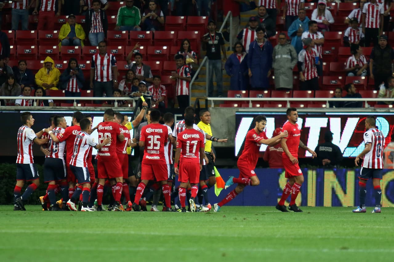 Esta expulsión generon un conato de bronca que pudo ser controlado sin mayores inconvenientes.