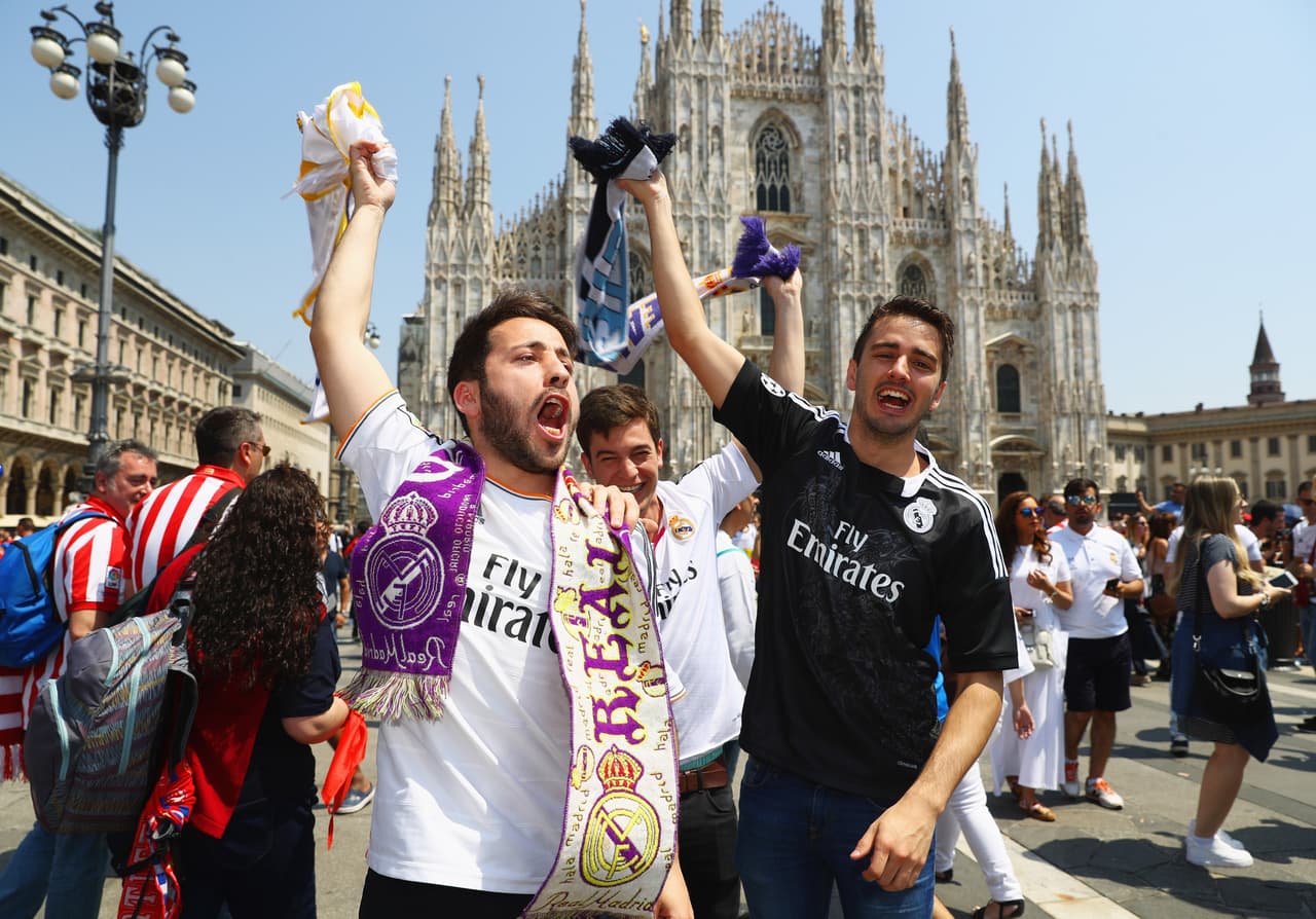 Aficionados de merengues y colchoneros se adueñaron de las calles de Milán.