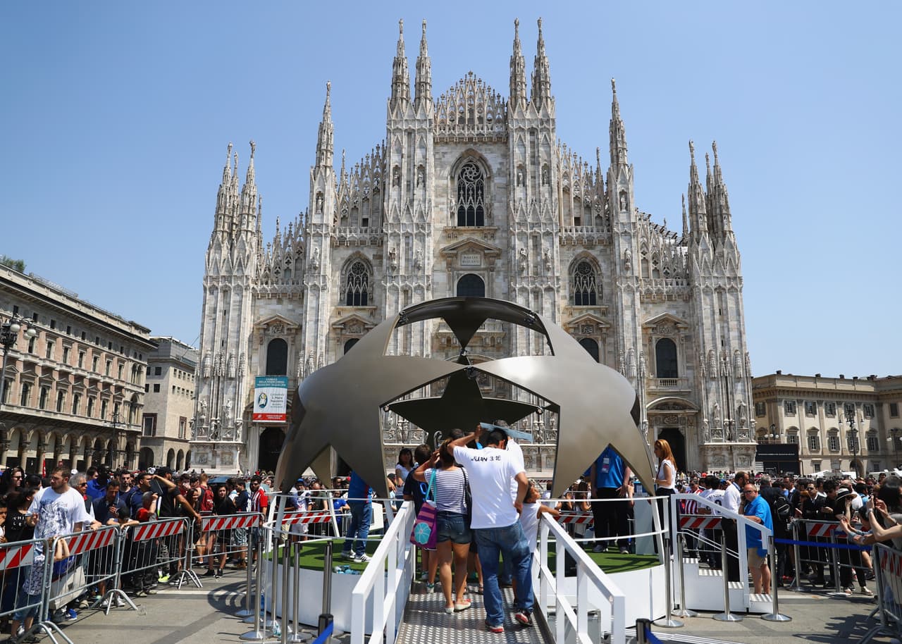Aficionados de merengues y colchoneros se adueñaron de las calles de Milán.