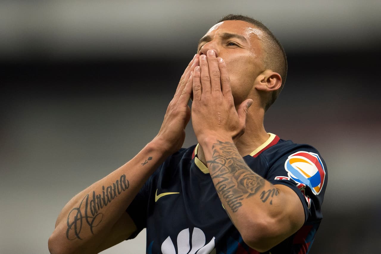 Un doblete de Mateus Uribe destrabó el partido en la capital a favor del América, que encontró en Cecilio Domínguez y Oribe Peralta sus otros dos goles. Ángel Sepúlveda, anotó el descuento de la visita.