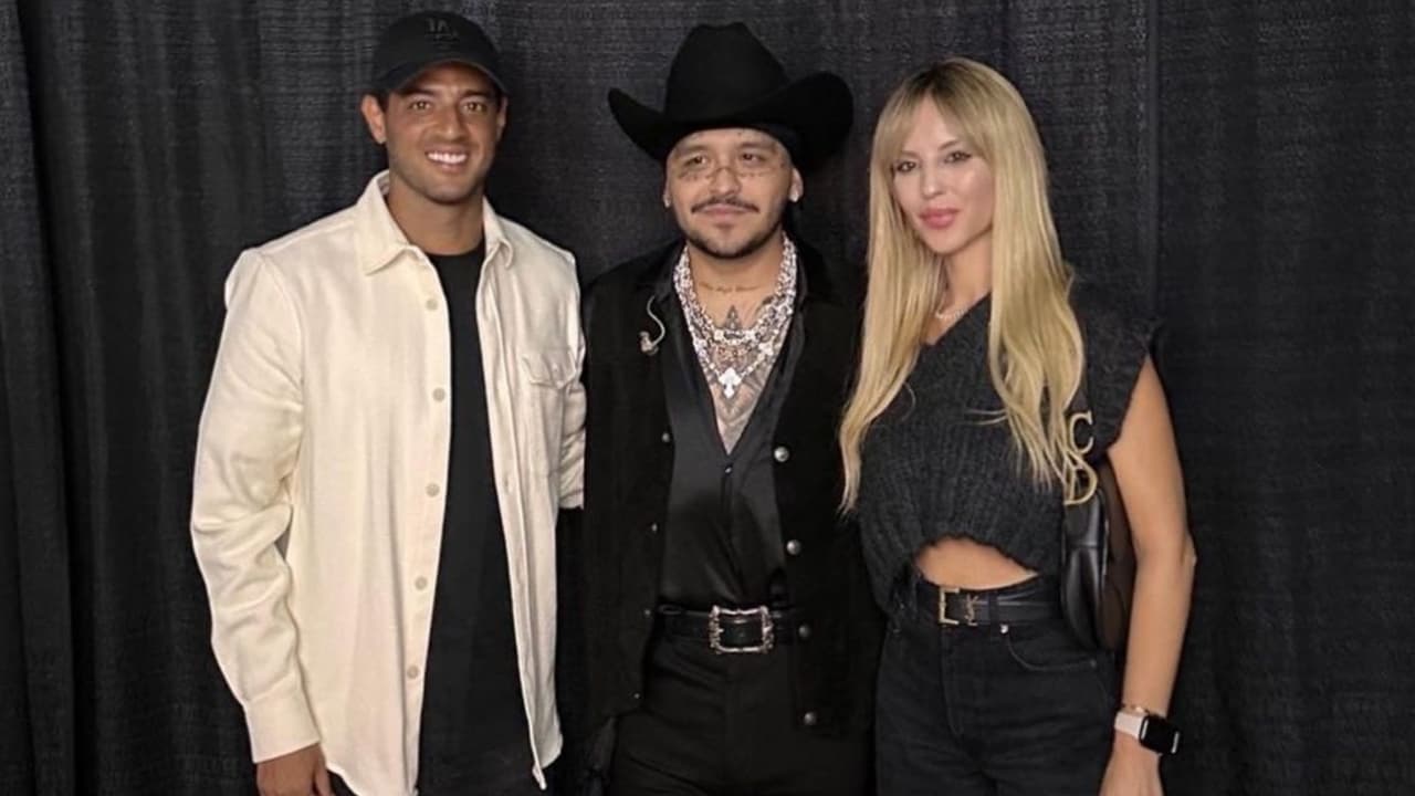 Carlos Vela va a concierto de Christian Nodal y su esposa presume su voz