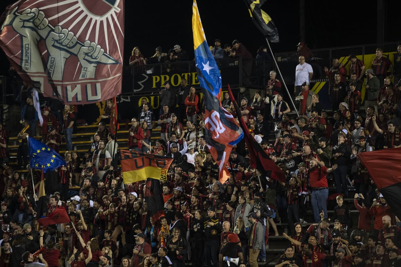 La bandera venezolana comenzaba a ondear con fuerza en las tribunas del Fifth Third Bank Stadium con la ilusión de la remontada.