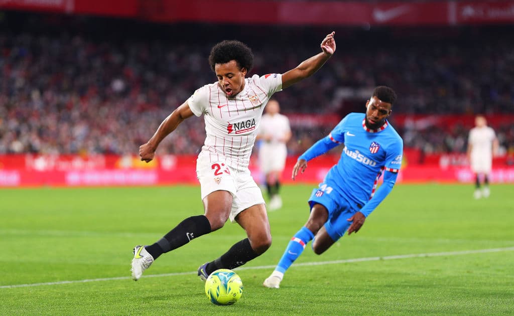 Con golers de Ivan Rakitic y Lucas Ocampos, Sevilla le pega 2-1 al Atlético de Madrid y se ponen a cinco puntos del líder, Real Madrid.