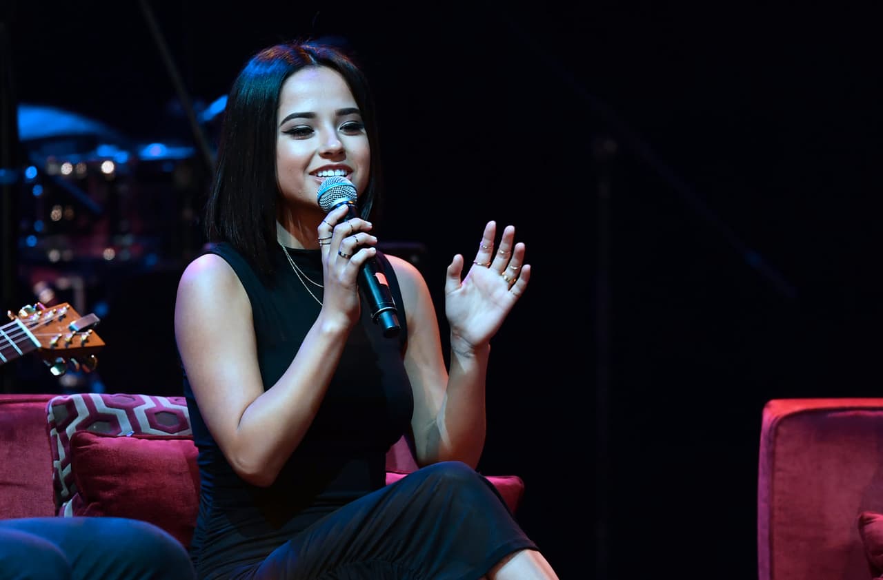 La talentosa y bellísima cantante californiana será parte de la gala de nuestros Premios Univision Deportes. Becky G pondrá muy alta la vara de la belleza en una gala que promete ser soñada.
