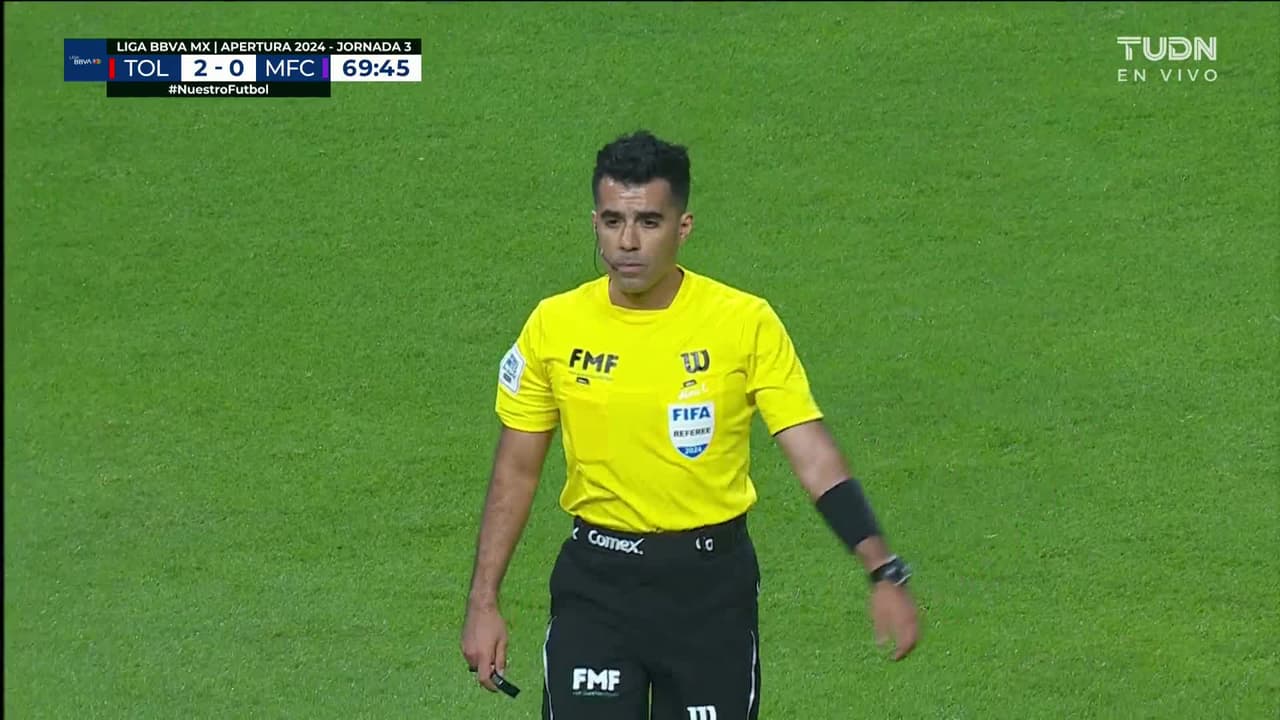 ¡TIRO ATAJADO! disparo por Federico Pereira.