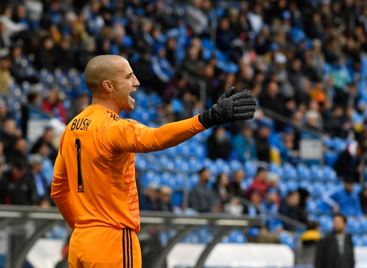 Evan Bush custodia el arco de un Montréal Impact, que ganó por 3-0 a Columbus Crew y se aferra al último lugar de clasificación a los Playoffs en la Conferencia Este. (USA Today Images)