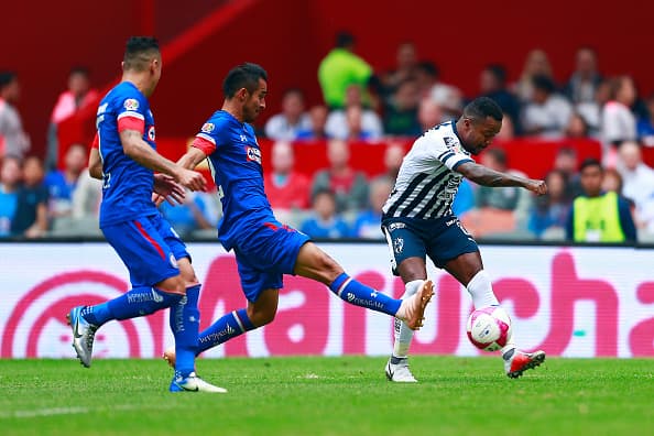 Para la segunda mitad ambas escuadras tuvieron oportunidades y la más clara fue para Dorlan Pabón pero Jesús Corona evitó la caída de su marco y salvó a los cementeros.