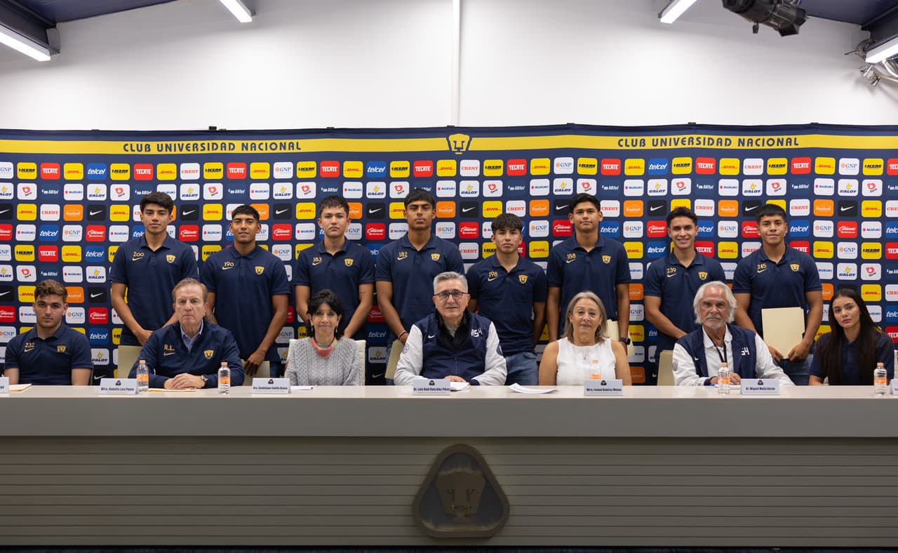 Jugadores de Pumas terminan la prepa