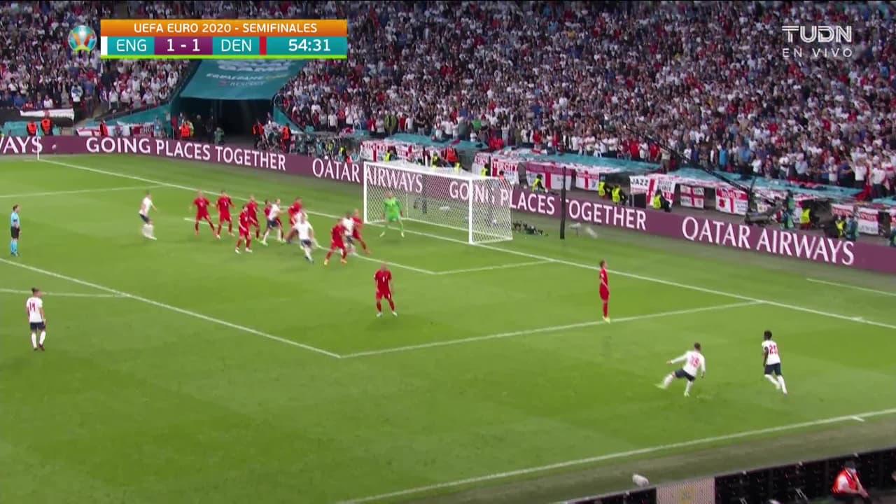 ¡TIRO ATAJADO! disparo por Harry Maguire.