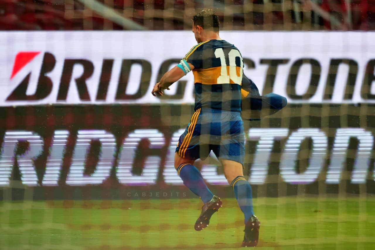 Carlos Tévez celebra gol con Boca Juniors en honor a Diego Maradona