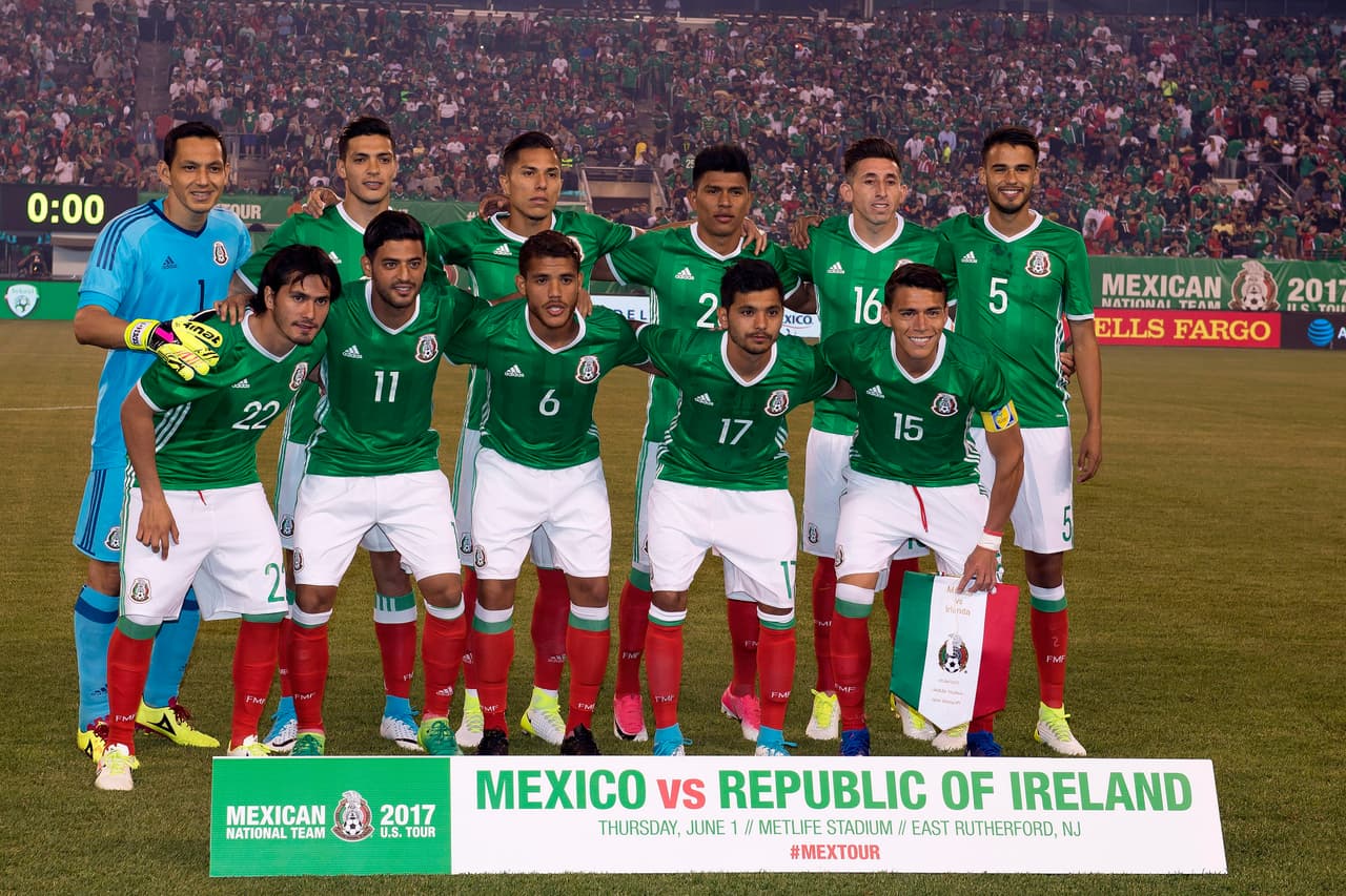 México saltó al campo con Cota. Reyes, Salcedo, Moreno, Jorge Hernández, Gallardo, Corona, Jonathan dos Santos, Herrera, Raúl Jiménez y Carlos Vela.