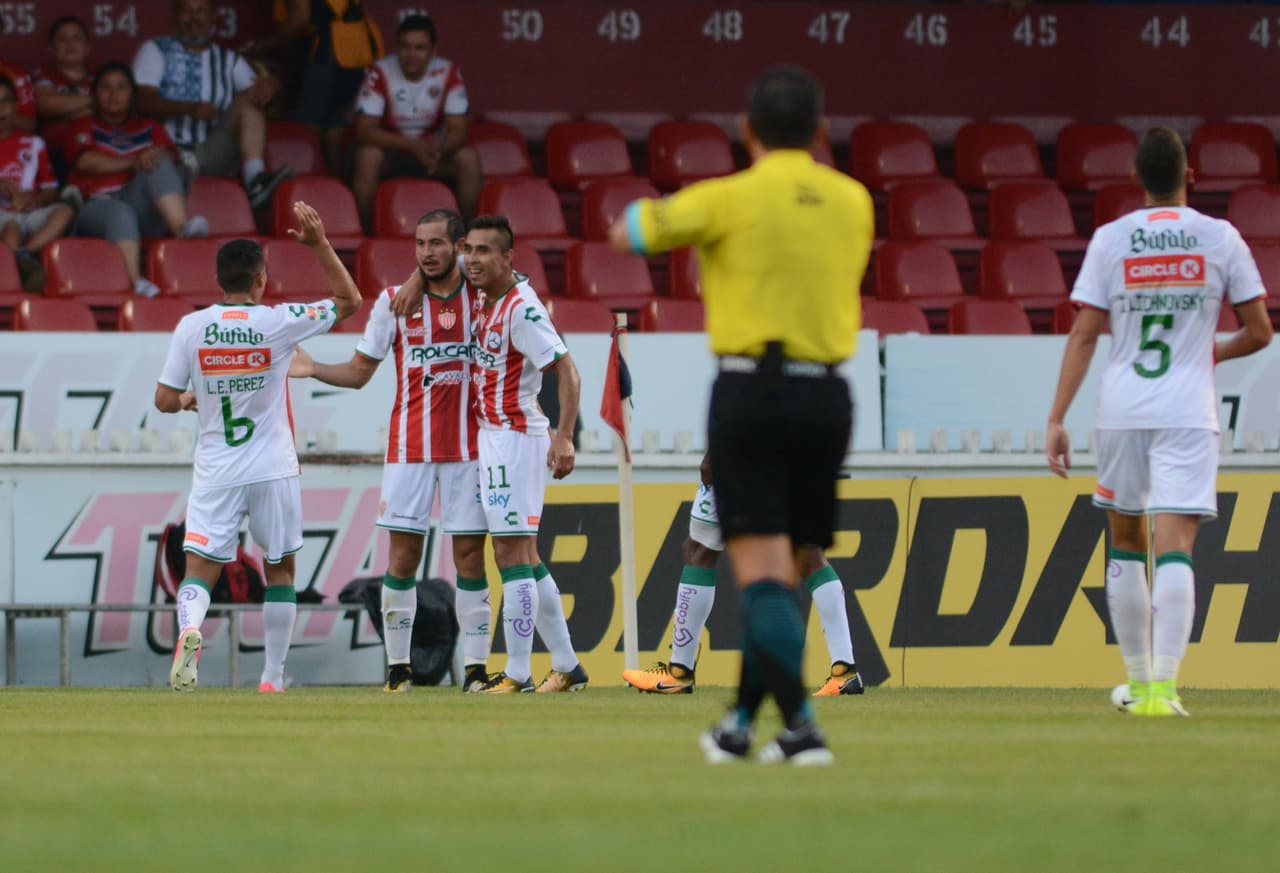 El segundo de los Rayos llegó al minuto 18. Carlos González tomó el balón, avanzó sin presión alguna y disparó de media distancia para vencer a Pedro Gallese.