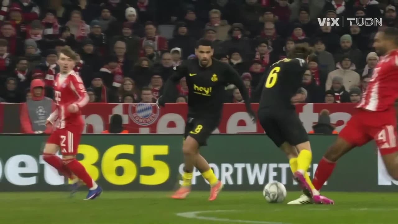 ¡SE QUEDÓ A NADA! Kevin Mac Allister no logra empujar la bola a las redes