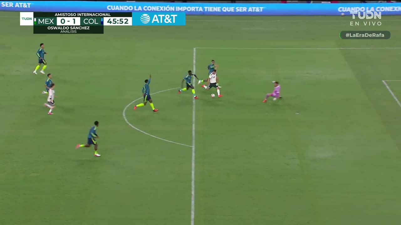¡Chucky Lozano se pierde el empate! El mexicano quedó mano a mano pero no pudo definir