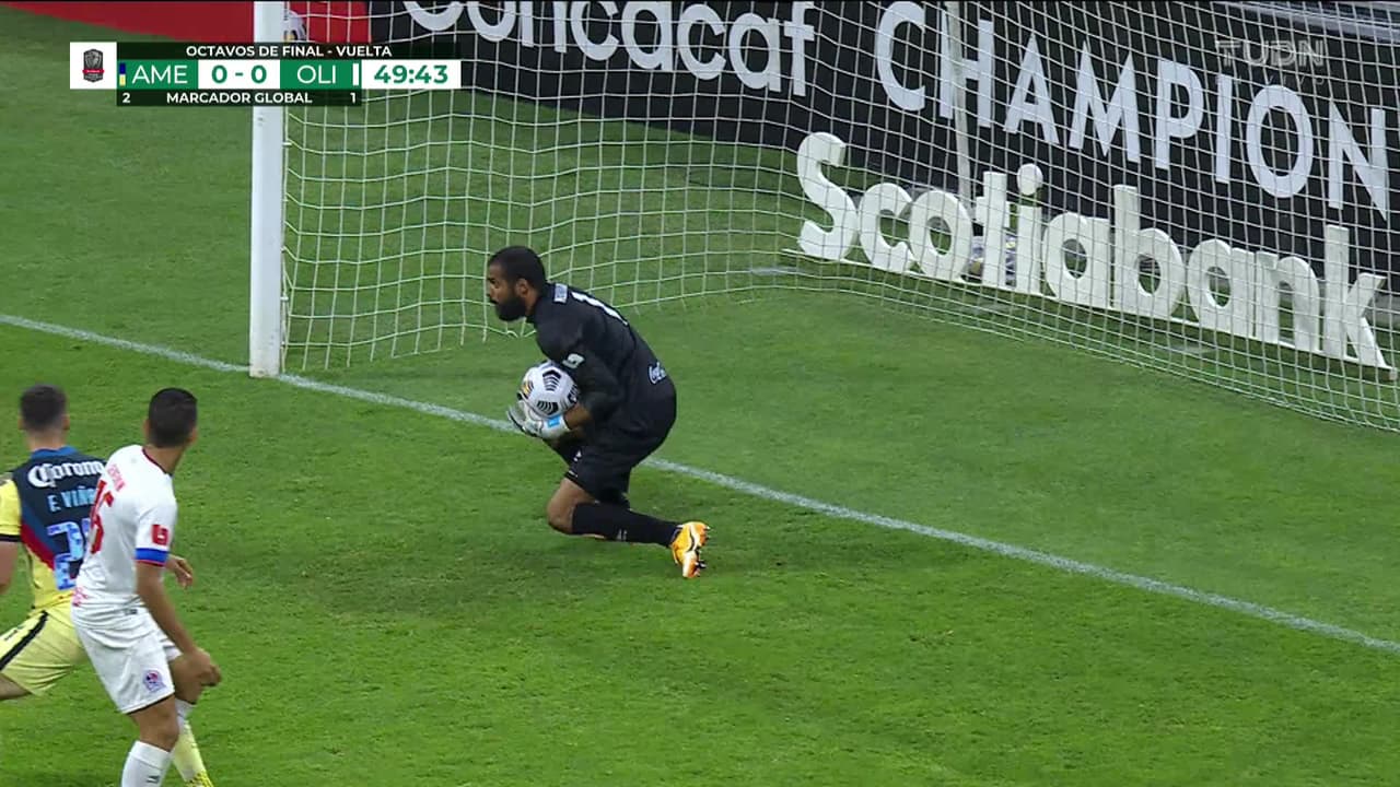 ¡TIRO ATAJADO! disparo por Federico Viñas.