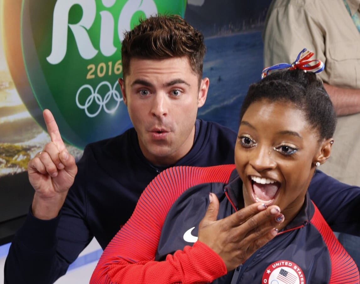 Simone Biles es sorprendida por el actor Zac Efron