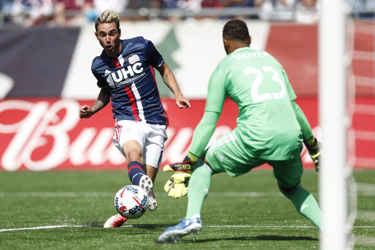 Uruguayo Diego Fagúndez impulsa con doblete victoria de New England Revolution