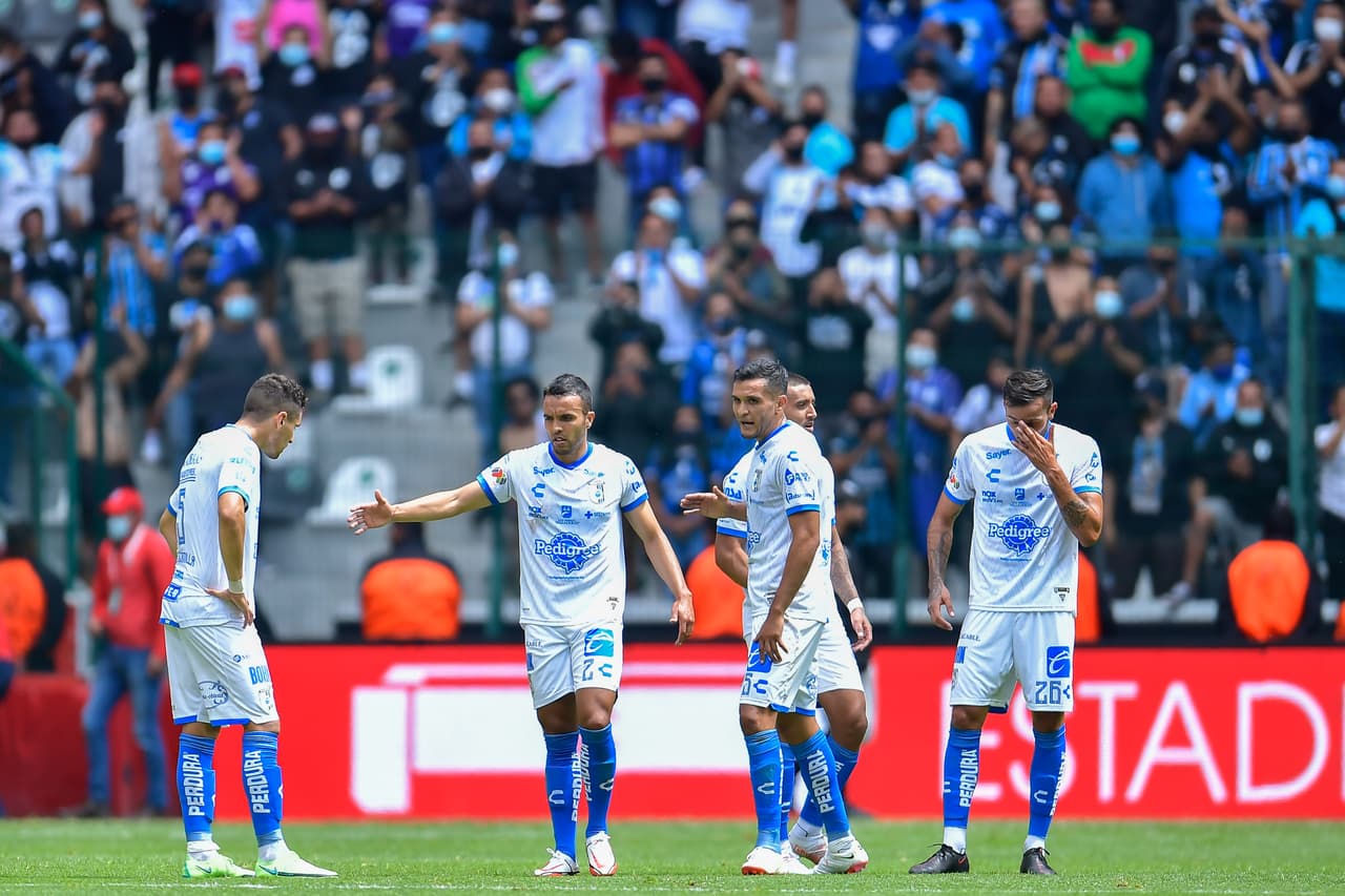 Querétaro iguala marcador ante el Toluca durante la Jornada 12 del Torneo de Apertura en la Liga MX. Diego Chávez de los 'Diablos Rojos' puso arriba a los locales al 63, pero Jonathan Dos Santos de los 'Gallos Blancos' logró empatar el encuentro. El uruguayo habría anotado el segundo pero lo anularon por posición adelantada.