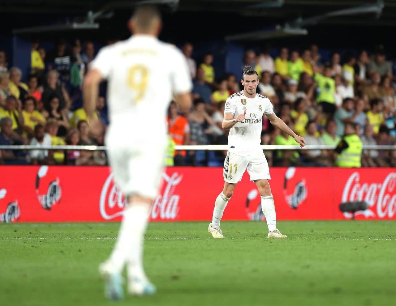 Cuando parecía que los blancos perderían el invicto, apareció Bale con un tiro potente a ras de pasto y empató el juego.