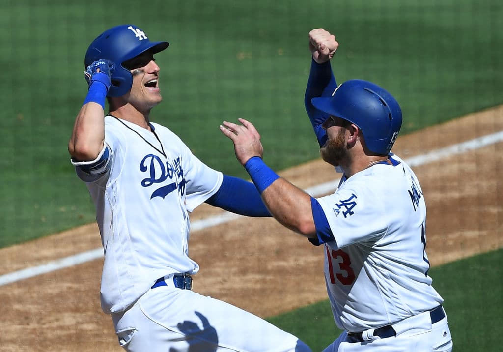 Por todo lo que había en juego en este encuentro la intensidad de los Dodgers se mantuvo al máximo en los momentos importantes. Bellinger y Muncy aquí festejan el jonrón.