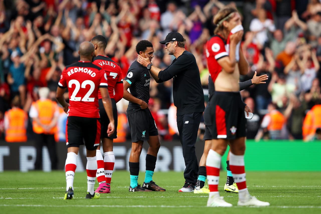 El Liverpool venció 2-1 con goles de Firmino y Mané al Southampton.