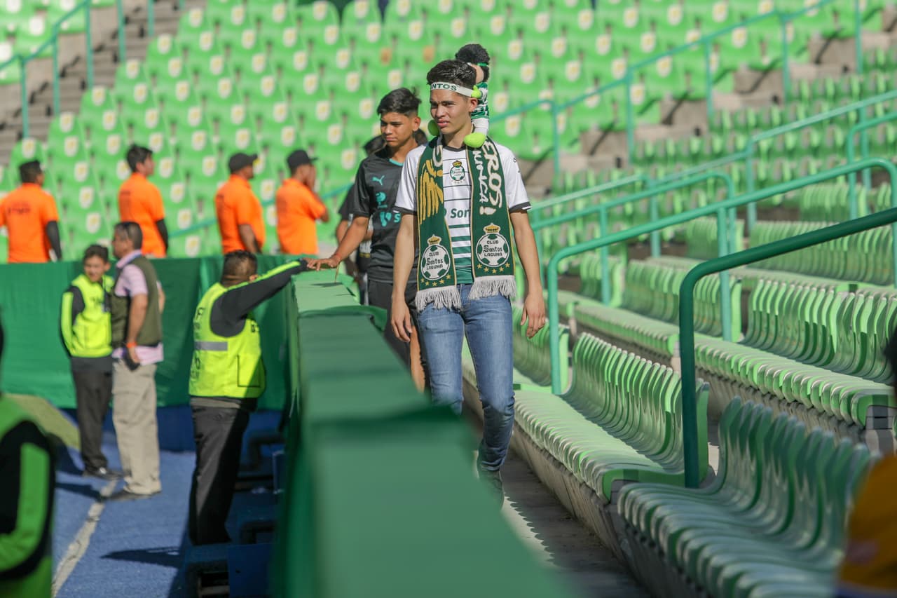 Así se vivió el ambiente previo al juego de Vuelta de las Semifinales de la Liga Campeones de la Concacaf en el Estadio Corona, en Torreón, Coahuila, entre Santos Laguna y Tigres de la UANL.