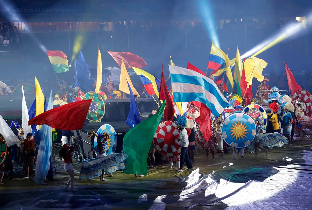 Una ceremonia en la que se mostraron los colores y tradiciones de los 12 países participantes, 10 sudamericanos y dos de Asia, tuvo lugar en el Estadio Morumbí para inaugurar la Copa América 2019.