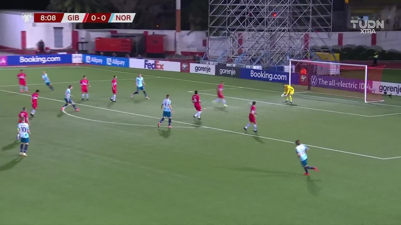 ¡TIRO ATAJADO! disparo por Kristian Thorstvedt.